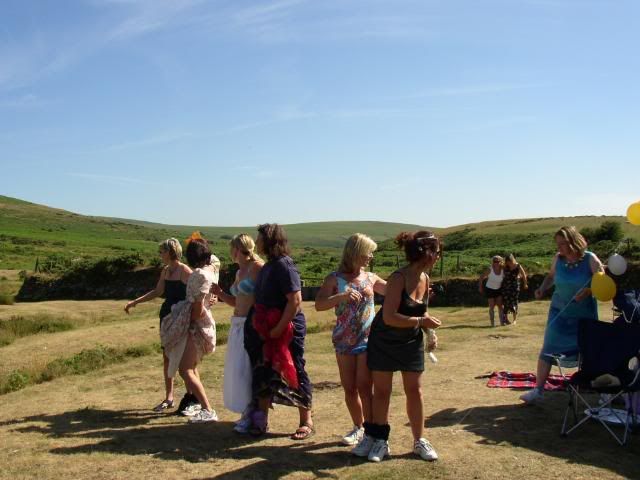 http://i277.photobucket.com/albums/kk41/LzzieIzzie/P1010120.jpg