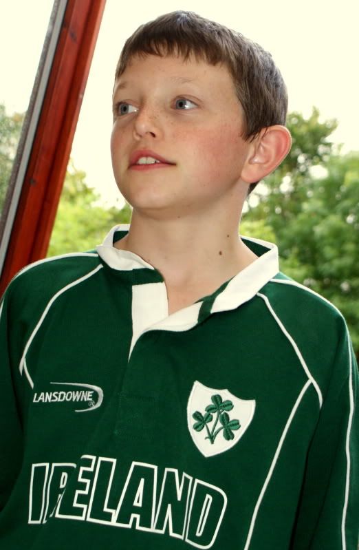 http://i277.photobucket.com/albums/kk41/LzzieIzzie/little%20fella/DSC06770.jpg