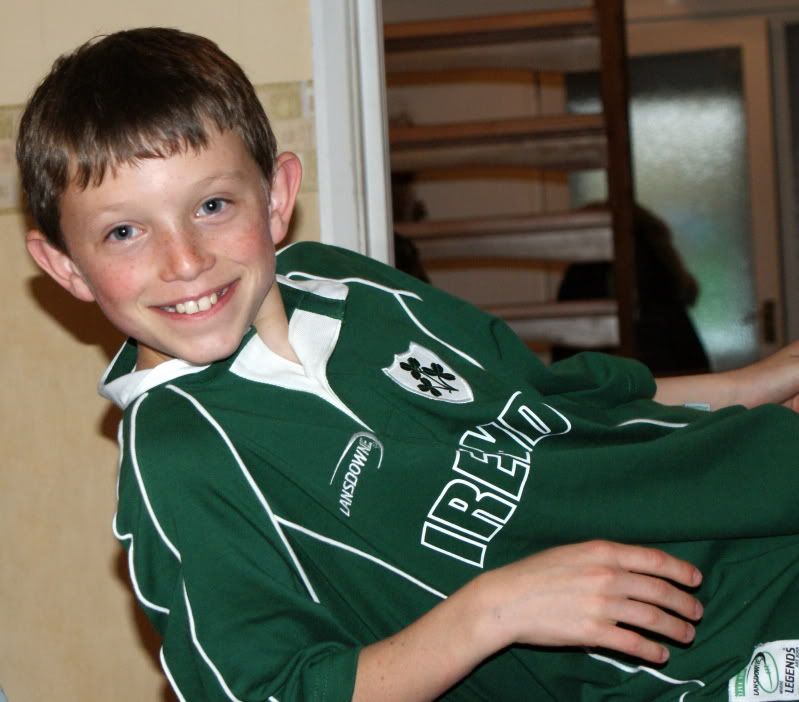 http://i277.photobucket.com/albums/kk41/LzzieIzzie/little%20fella/DSC06774.jpg