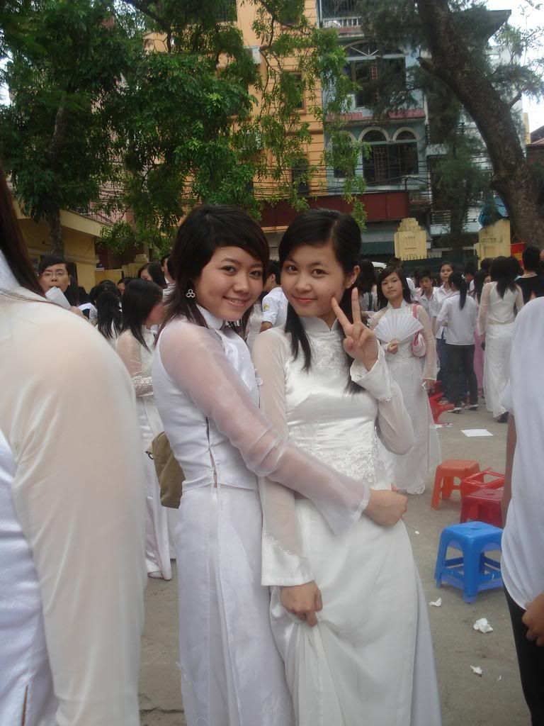 Nữ sinh và áo dài Việt Nam