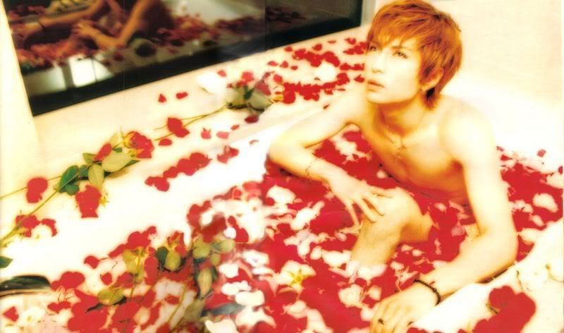 gackt-roses.jpg